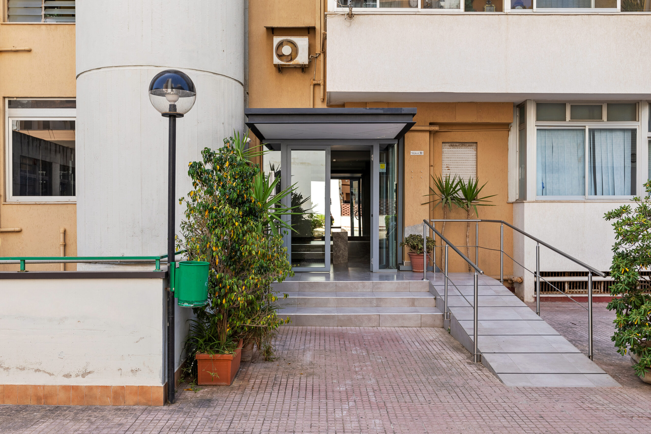 Via_Croce_Rossa-28